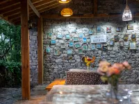 Huangguoshu Shengpin Cloud Stone Village B&B فنادق في جَن نينغ