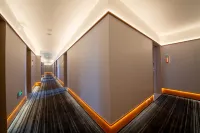Thor Esports Hotel (Qingdao Huangdao University of Science and Technology Branch)