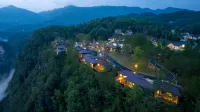Jiuluzhai Scenic Area Wooden Villa Hotels in Baokang