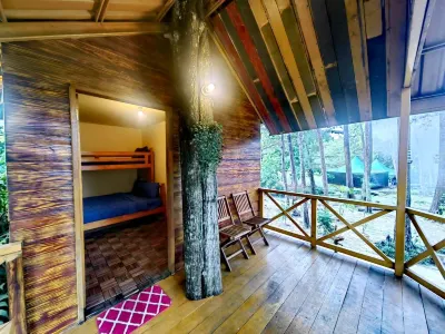 Desaland Tunas Hijau Hotels near Pulau Papan
