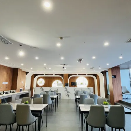 Xingwei Hotel (Leshan Jiaxing Road Food Street)
