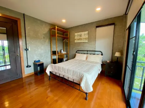 ห้องดีลักซ์ เตียงใหญ่ 1 เตียง