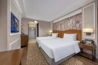 Vienna International Hotel (Huanglong Jiuzhai High-speed Railway Station Branch) - parking