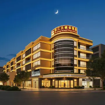 Fall In Love With Nujiang Grand Canyon Hotel