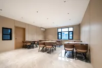 Boman Hotel (Zhengzhou International Airport Xinggang Future Light)