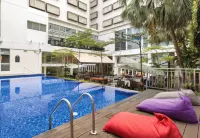 Artotel Harmoni Jakarta - Pools