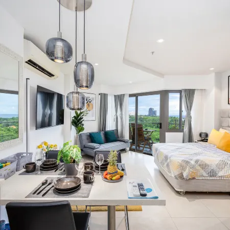 Dominiks Stylish Res. Gem Ocean View Pool Tambuli