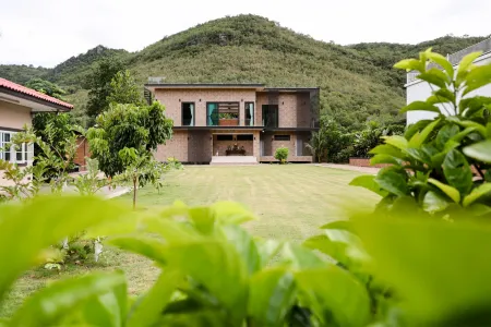 Tiger House River Kwai Отели в г. Сисават