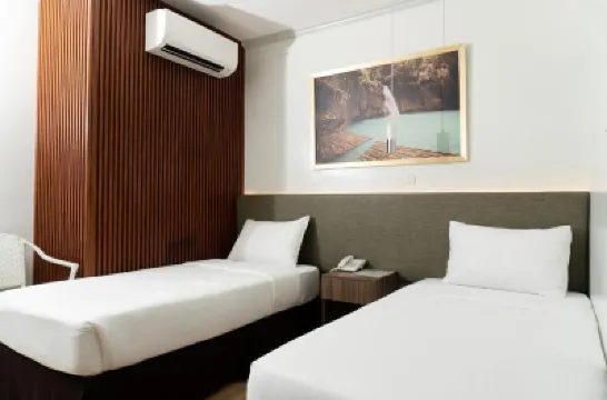 Madison Suites Mactan Cebu フープス・ドーム周辺のホテル