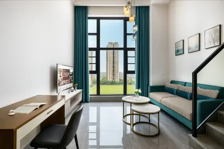 Chuanmei International Apartment (Chengdu Jingrong Lake Century Science Fiction Park Branch Отели рядом с достопримечательностью «Lujiatan Ferry»