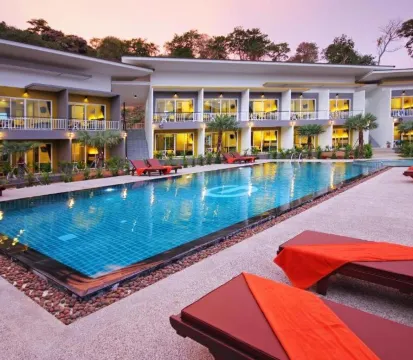 ห้องซูพีเรียเตียงใหญ่ พร้อมวิวสระน้ำ