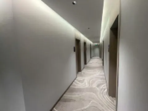 Qiyuan Hotel (Liupanshui High-Speed Railway Station People's Square)