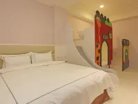 Ting Feng Cottage Hotels near Artemis Garden
