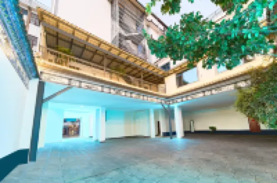 Pinecrest Intelligent Hotel