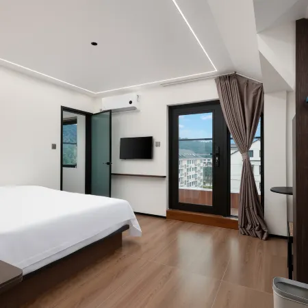 WE HOTEL