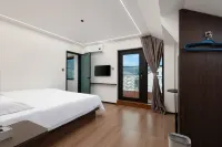 WE HOTEL - พร้อมระเบียง