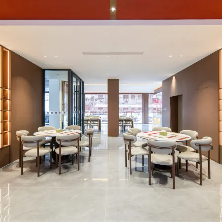 Jifeng Hotel (Kaifeng Wansuishan Martial Arts City & Henan University Minglun Campus)
