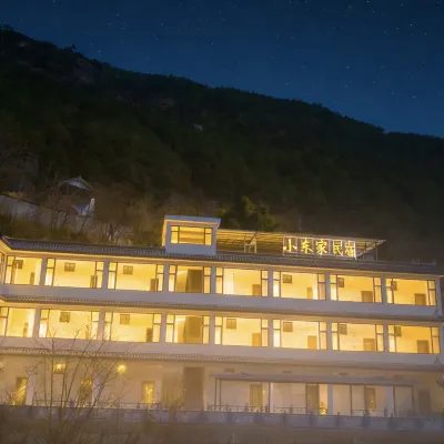 虎跳峽小東家民宿 曼星嶼・スノーシー森林（ハバ雪山）周辺のホテル