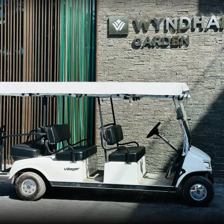 Wyndham Garden Phuket Kamala Отели рядом с достопримечательностью «Пляж Лэм Сингх»