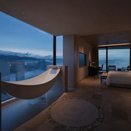 Yunhujing Cliff Resort Hotel