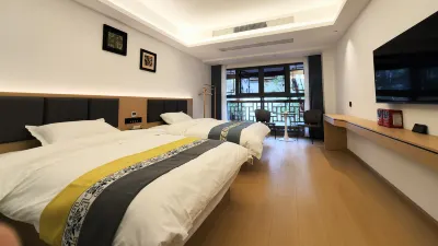 全朵花園酒店（撫仙湖廣龍小鎮店） Hotel di 