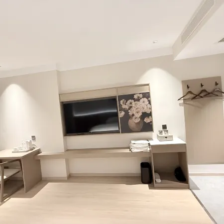 Yunlan Hotel (Zhaotong Ludian Zhuti Culture Park Branch)