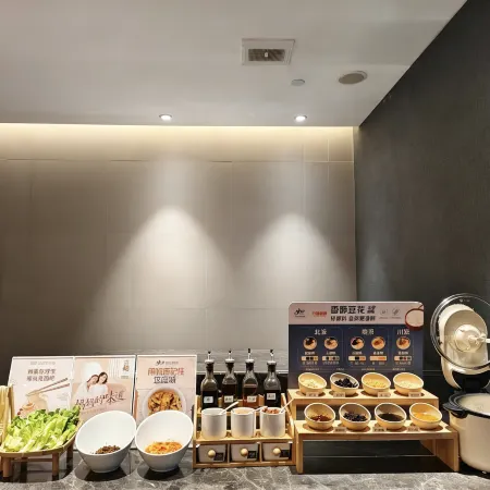Homeinn Selected Hotel (Chengdu Chunxi Road Wenshu Monastery Subway Station) Отели рядом с достопримечательностью «Монастырь Веньшу»