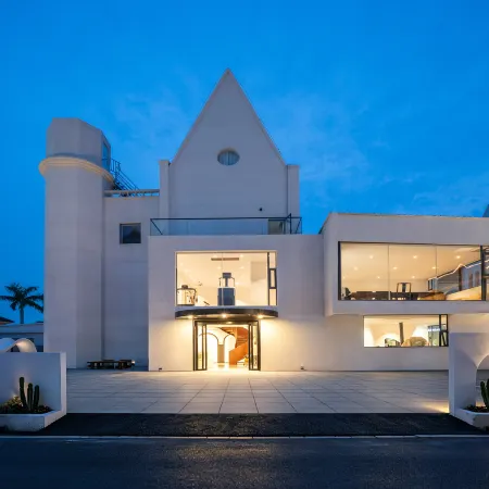 Floral Hong Homestay (Beihai Silver Beach)
