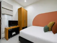 Cove Amayana Hotels in Wonocolo