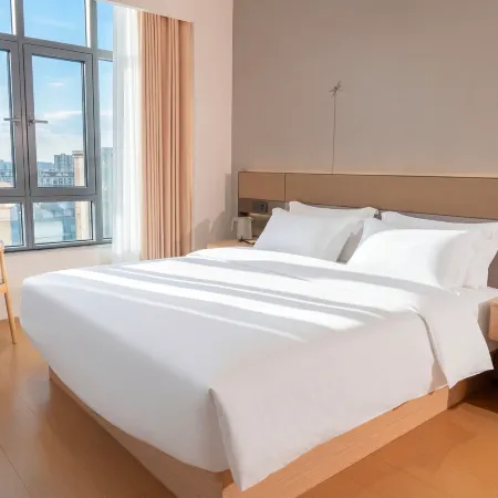 Yunfu Intercontinental Grand Hotel (Shangtawa Road Gerdeng Monastery)