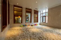 Caohai Spring Hot Spring Holiday Hotel - Family