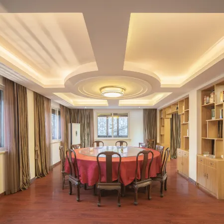 Qijiajun Inn (The Ancient City of Taizhou Ziyang Street)