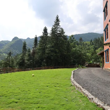 Misty Yi Lodge · Mountain Retreat