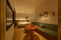 Lizhi Hotel (Weihai Railway Station Hanlefang) - New
