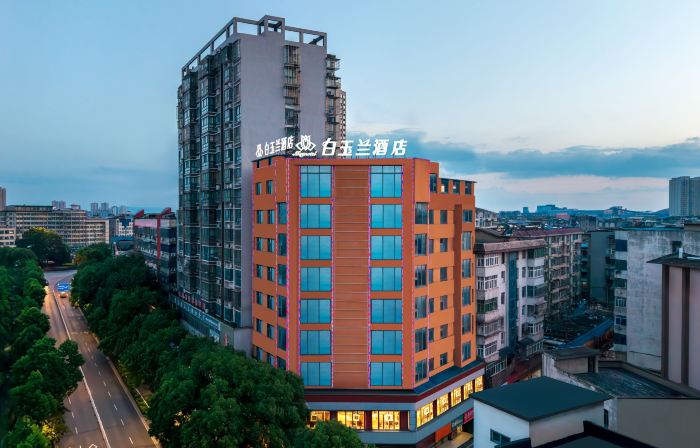 Magnotel Hotel (Ezhou Yintai Baihuo Nanpu Road)
