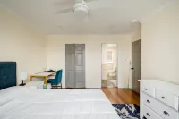 New York Home | Luxury Homestay in Prestigious Bayside, Queens - parcheggio