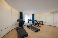 Lichun Rui-Xuan Hotel, Hongshan Square Subway Station, Wuchang Station, Wuhan. - parking