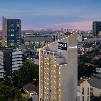 Model J Hotel Jakarta Central Park Hôtels à proximité de : Université Tarumanagara