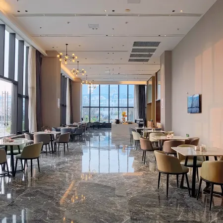 KDworld Hotel (Guigangke World High Speed Rail Station Store)