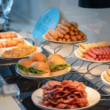 Holiday Inn Express QINGDAO WEST COAST by IHG Отели рядом с достопримечательностью «Пляж Голден-Бич»