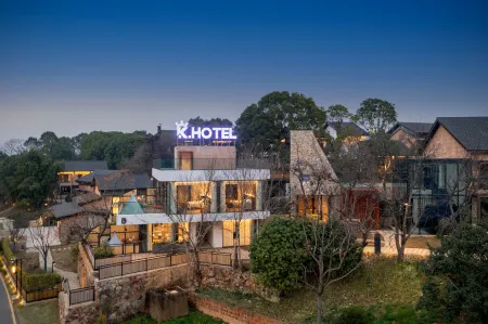 Yueyang KING RESORT (Dongting Lake China Panda Garden) Отели рядом с достопримечательностью «Bianhe Street»