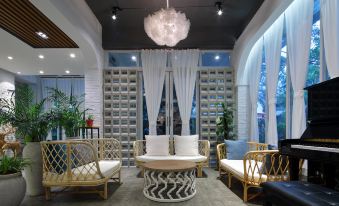 Floral Hotel·Puyue Creek Hotel(Yangshuo West Street Lijiang Branch)