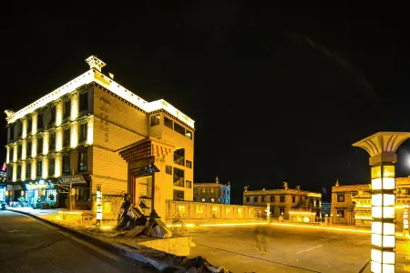 Gongjin Lianri Ecological Cave Hotel (Daocheng Yading Branch) Отели рядом с достопримечательностью «Yangmaiyong»