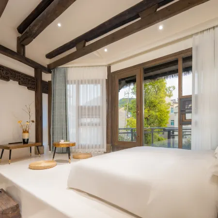 Floral Lux Hotel· Hengdian Xindi Hotel(Film and Television City Qinwang Palace Dream Valley Branch)