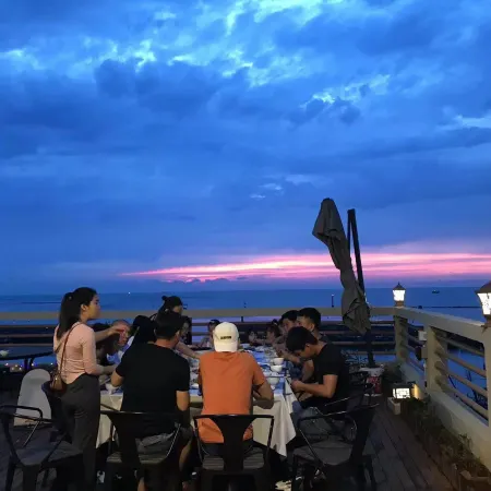 Blue Sea Homestay in the High-rise Building
