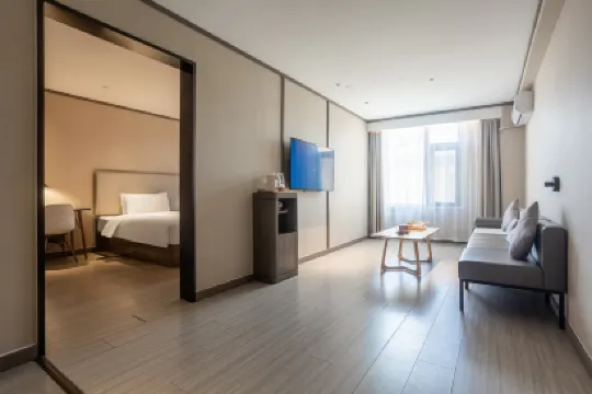 HanTing Hotel (Lijiang Gucheng Airport Shuttle Bus Station)