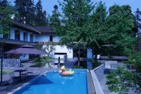 Emeishan Hetang Yunqi Tangquan Homestay - Infinity Pools