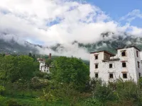 丹巴波爾望景民宿 中路藏寨-二號觀景點附近的飯店