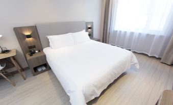 HanTing Hotel (Changchun Jingyue Changying Century City)