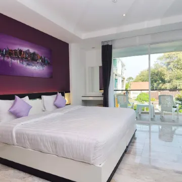 Phuket Seaview Resotel Отели рядом с достопримечательностью «Мыс Промхтеп»